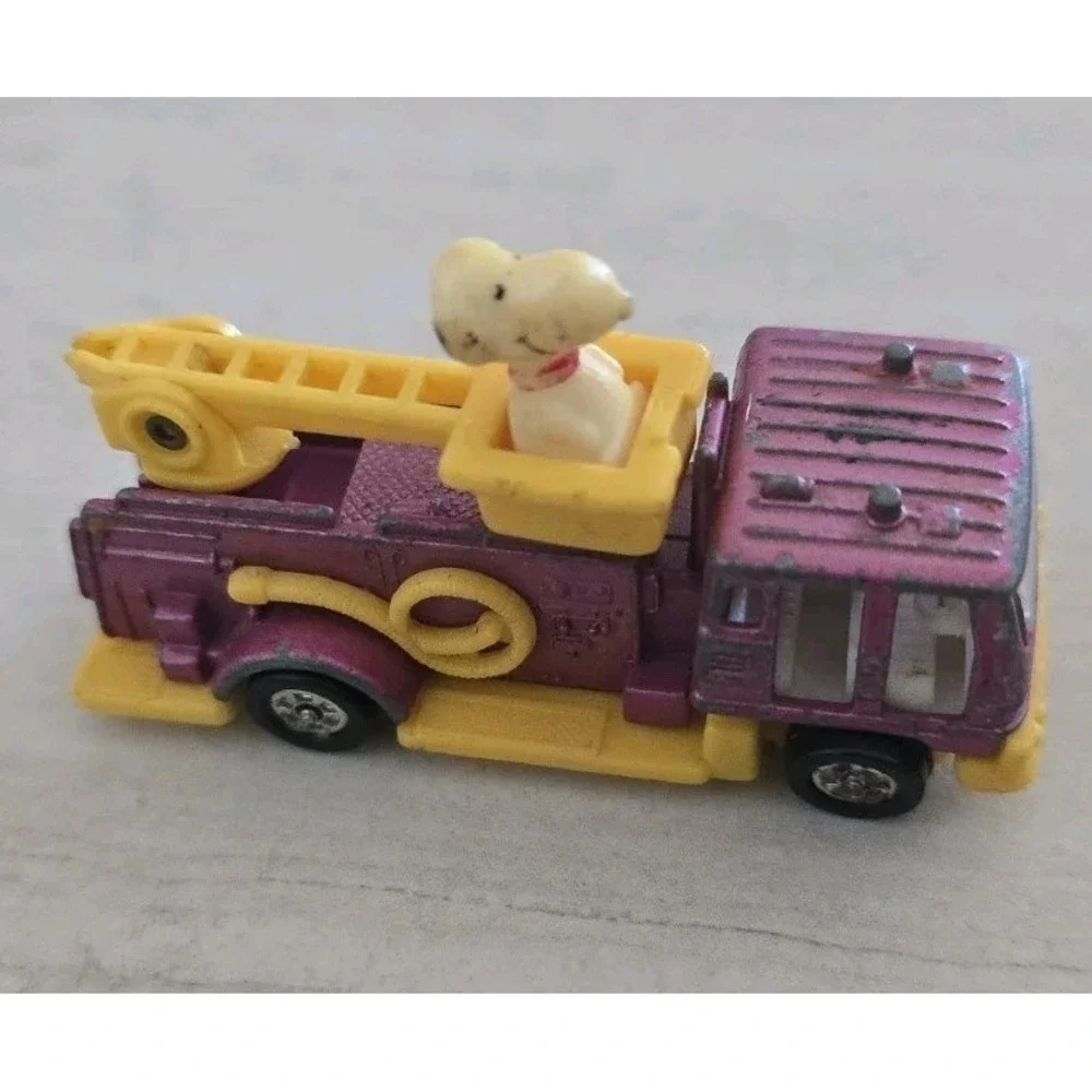 VTG Aviva Snoopy Fire Truck Diecast Toy 1958 1966 C1 Peanuts  Collectible